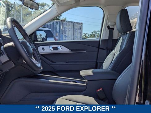 New 2025 Ford Explorer Active w/ Active Comfort Package image 23