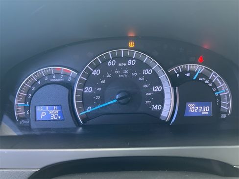 Used 2012 Toyota Camry SE image 11