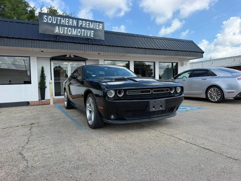 Used 2018 Dodge Challenger R/T RWD image 3