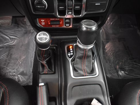 Used 2021 Jeep Wrangler Unlimited Rubicon AWD/4WD image 10