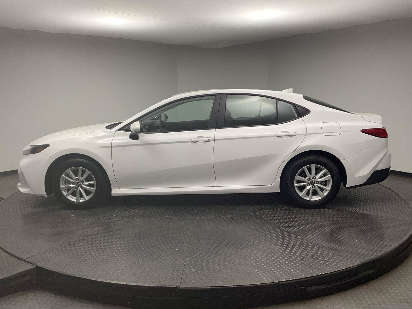 Used 2026 Toyota Camry LE FWD image 4