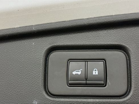 Used 2025 Nissan Pathfinder SV image 31