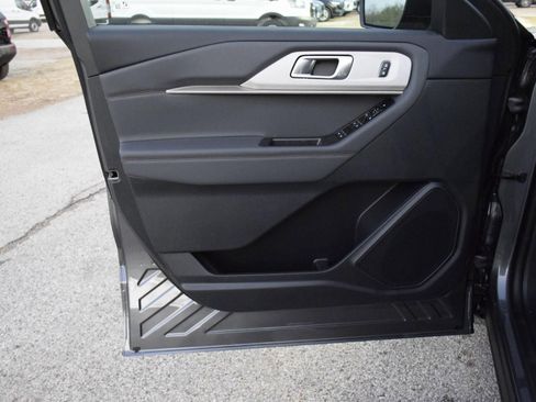 New 2026 Ford Explorer Active w/ Active Comfort Package image 19