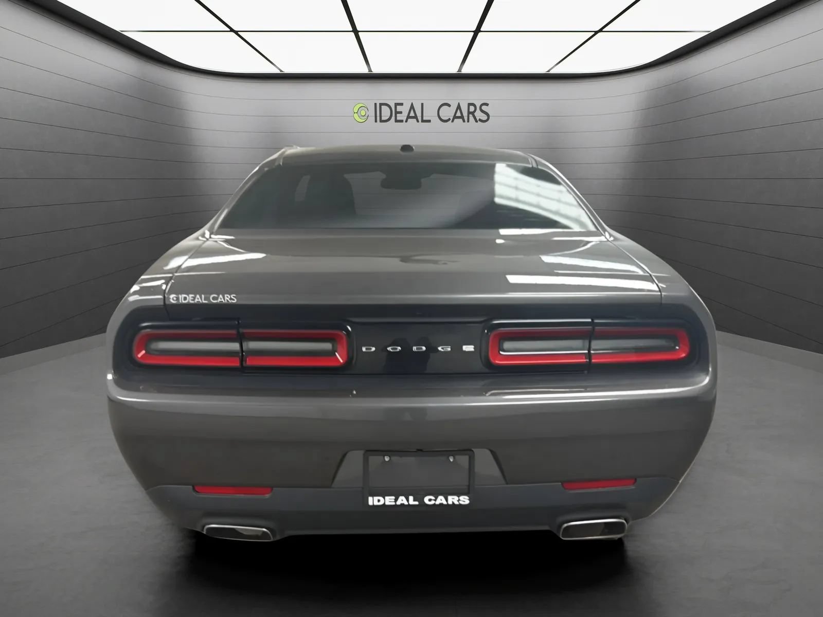 Used 2016 Dodge Challenger SXT RWD image 6