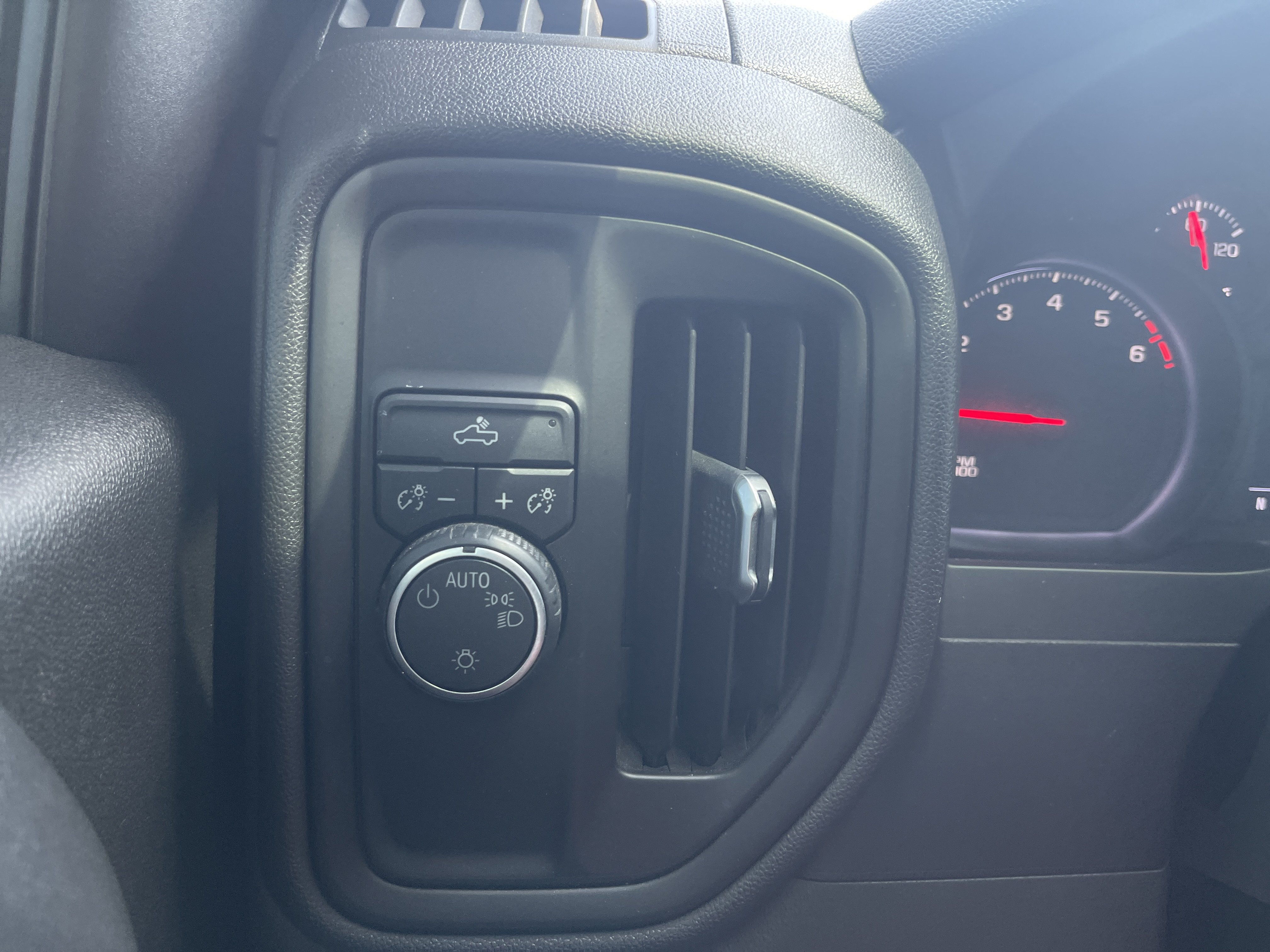 Used 2019 Chevrolet Silverado 1500 Custom w/ Custom Value Package RWD image 28