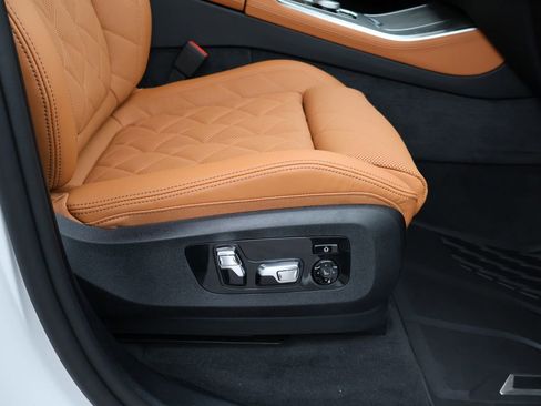 New 2026 BMW X5 xDrive40i w/ M Sport Package AWD/4WD image 11