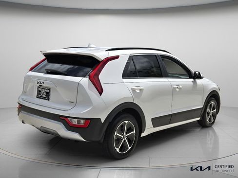 Used 2024 Kia Niro EX FWD image 7