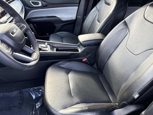 Used 2023 Jeep Compass Latitude image 21