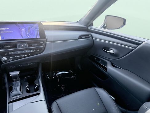 Used 2025 Lexus ES 300h F Sport image 33