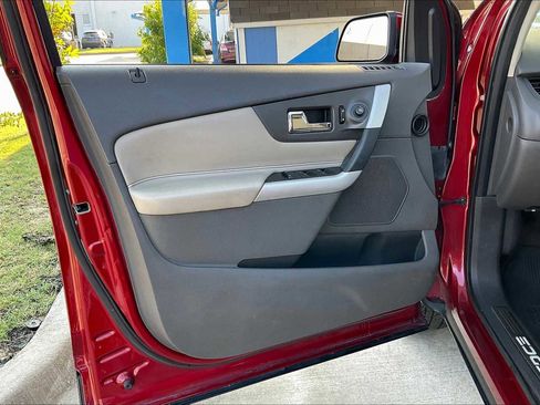 Used 2013 Ford Edge SEL image 21