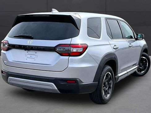 Used 2025 Honda Pilot EX-L image 2