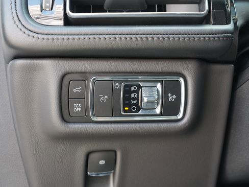Used 2023 Lincoln Nautilus Reserve AWD/4WD image 20