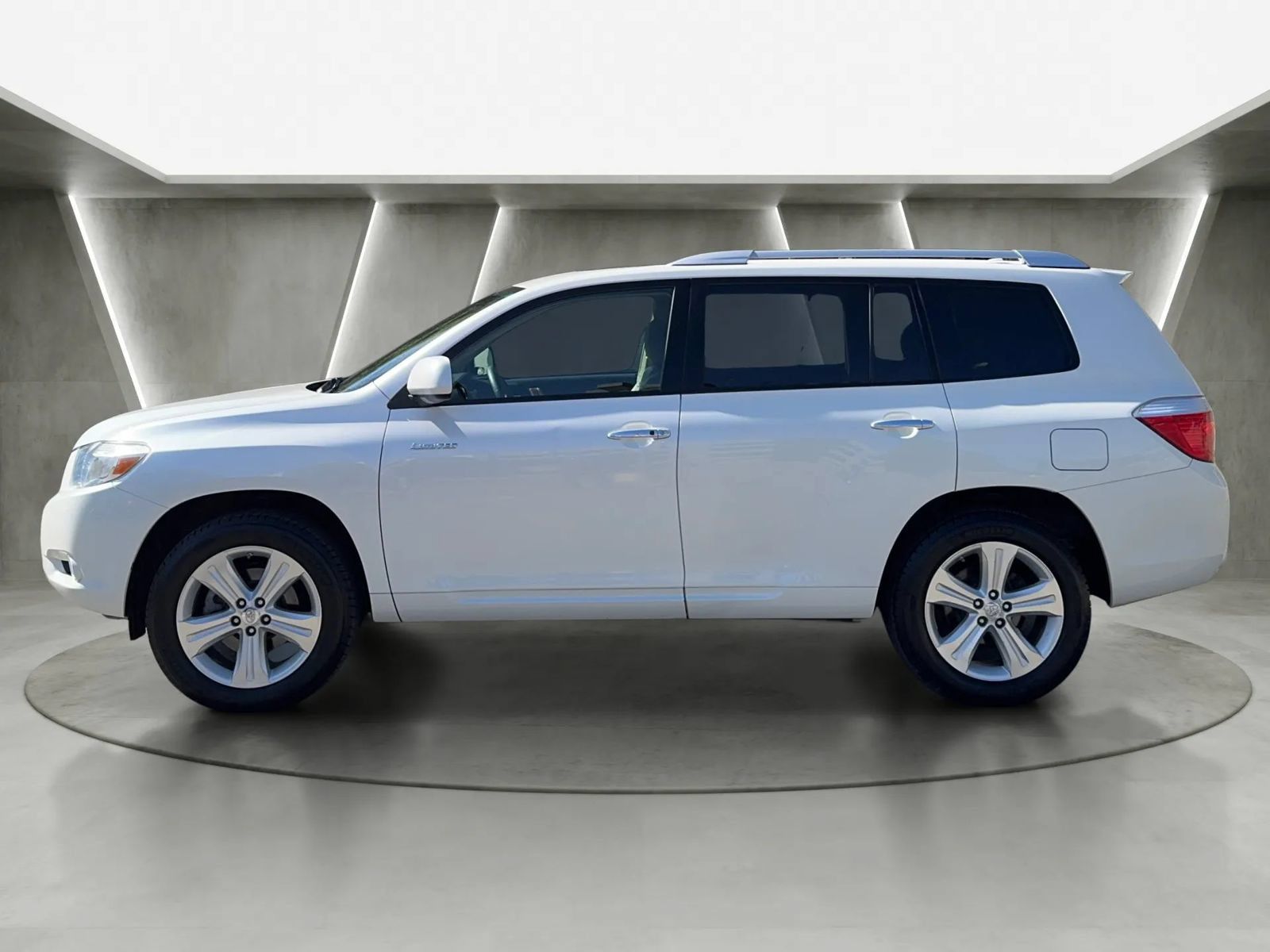 Used 2010 Toyota Highlander Limited w/ Extra Value Pkg 8 FWD image 7