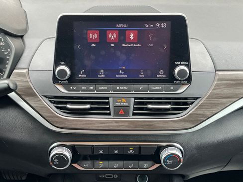 Used 2025 Nissan Altima 2.5 SV image 17