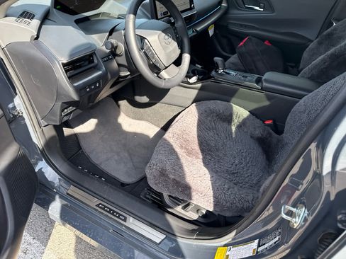 Used 2023 Toyota Prius Limited w/ Limited Premium Package image 6