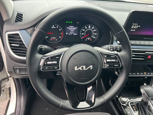 Certified 2023 Kia Seltos S w/ Navigation Package image 11