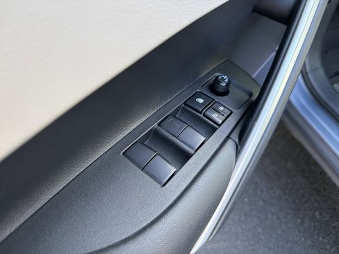 Certified 2024 Toyota Corolla Cross L image 10