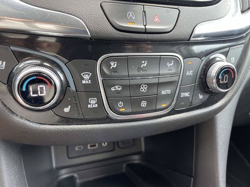Used 2024 Chevrolet Equinox Premier FWD image 21