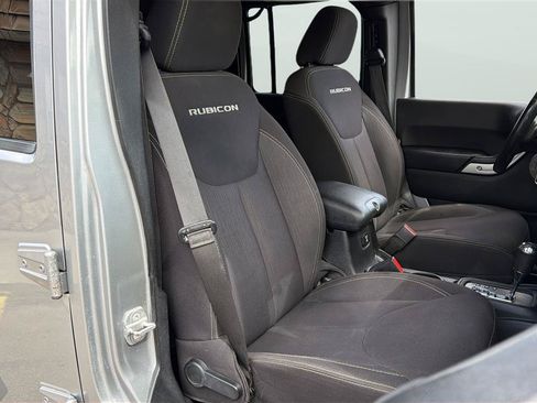 Used 2014 Jeep Wrangler Unlimited Rubicon w/ Connectivity Group AWD/4WD image 15