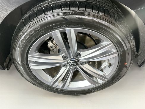 Used 2024 Volkswagen Jetta SE image 11