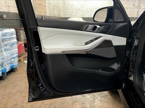 Used 2025 BMW X5 M60i w/ Climate Comfort Package image 26