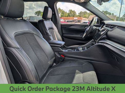 Certified 2025 Jeep Grand Cherokee L Altitude AWD/4WD image 28