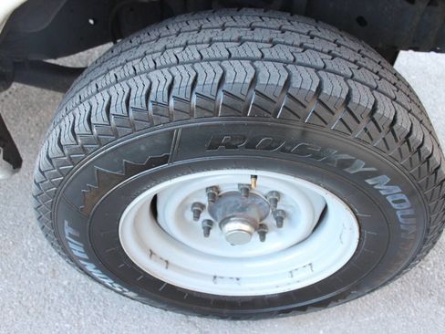 Used 2014 Ford E-350 and Econoline 350 Extended Super Duty image 12