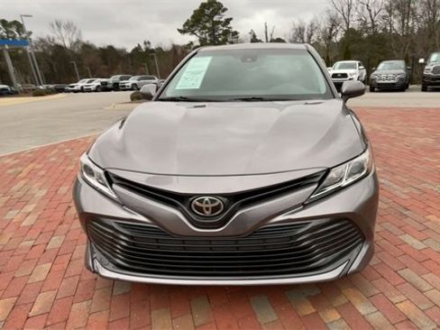 Used 2020 Toyota Camry LE image 4