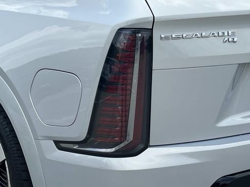 Used 2025 Cadillac Escalade IQ Sport 1 w/ Smart Trailering package AWD/4WD image 10