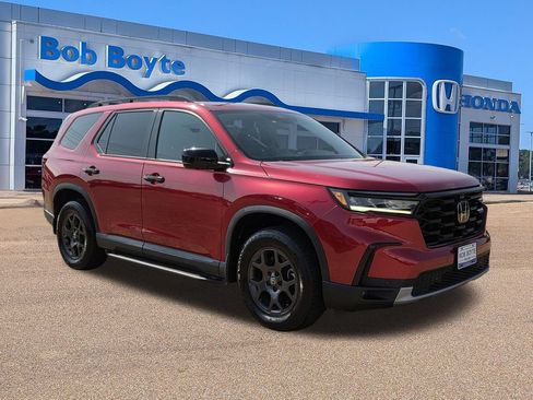 Used 2024 Honda Pilot TrailSport image 3
