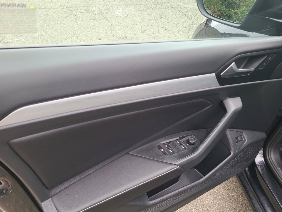 Used 2025 Volkswagen Jetta Sport FWD image 32
