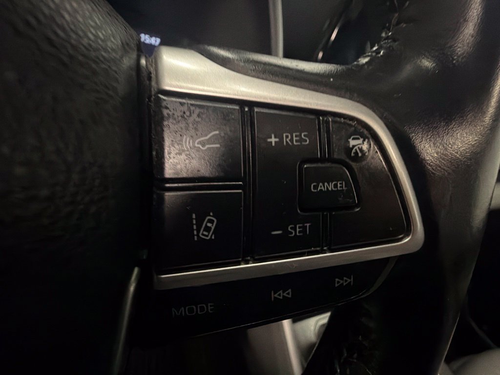 Used 2022 Toyota Highlander XLE AWD/4WD image 21