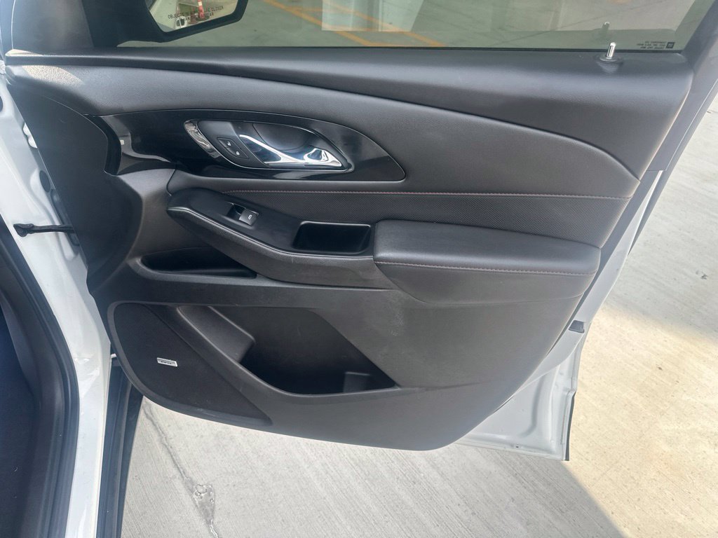 Used 2022 Chevrolet Traverse RS FWD image 35