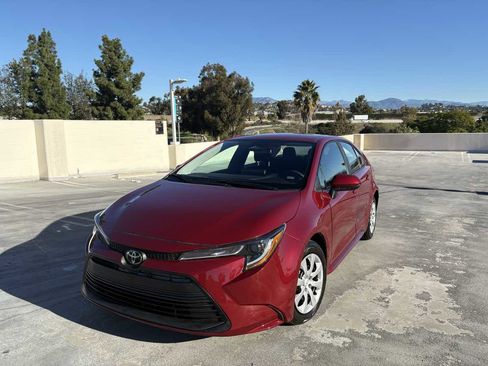 Used 2025 Toyota Corolla LE image 4
