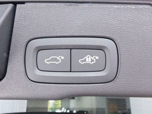 Certified 2025 Volvo XC60 B5 Plus AWD/4WD image 37