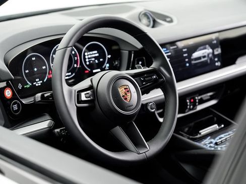 New 2026 Porsche Cayenne Coupe AWD/4WD image 9