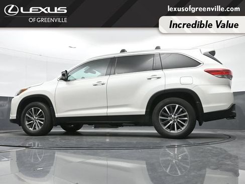 Used 2019 Toyota Highlander XLE AWD/4WD image 38