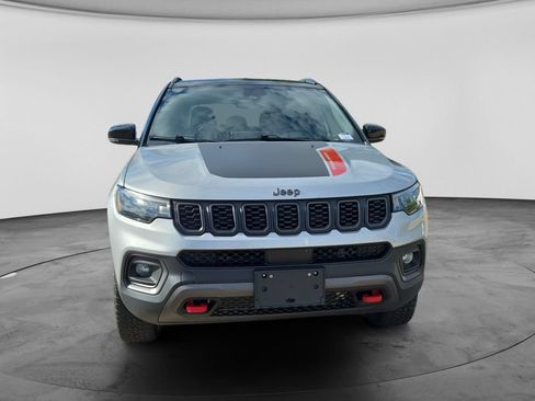 Used 2025 Jeep Compass Trailhawk AWD/4WD image 4
