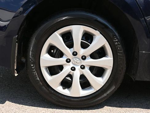 Used 2025 Toyota Corolla LE FWD image 14