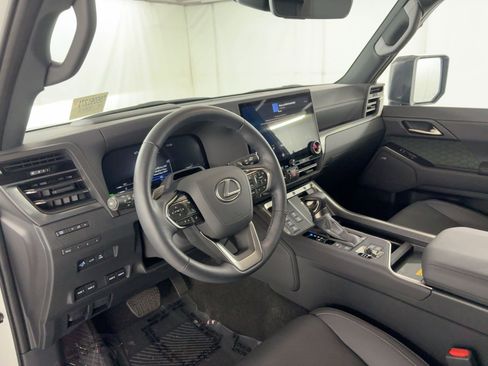 Used 2025 Lexus GX 550 image 4