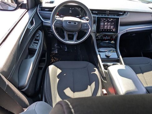 Used 2024 Jeep Grand Cherokee Laredo w/ Trailer Tow Package image 10