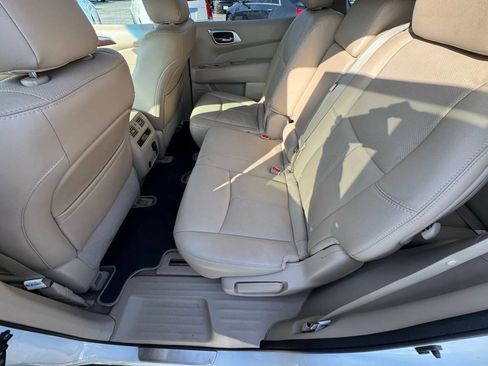 Used 2014 Nissan Pathfinder Platinum AWD/4WD image 16