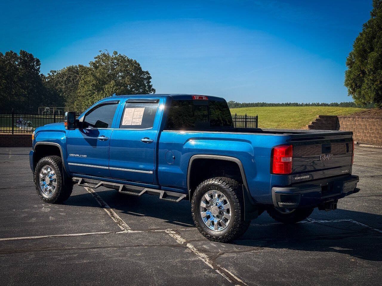 Used 2015 GMC Sierra 2500 Denali w/ Duramax Plus Package AWD/4WD image 5