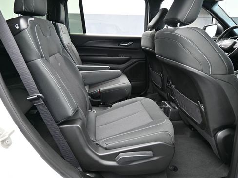 Used 2024 Jeep Grand Cherokee L Laredo image 36