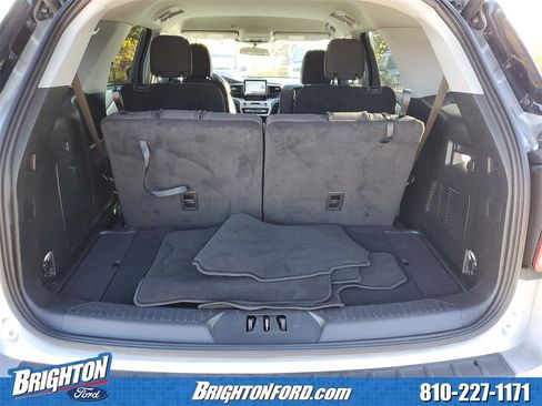 Used 2023 Ford Explorer XLT image 7