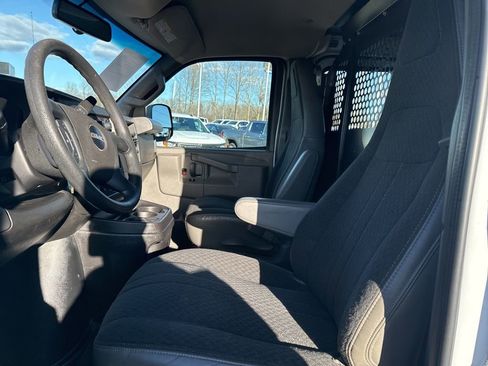 Used 2022 GMC Savana 2500 w/ Driver Convenience Package image 9