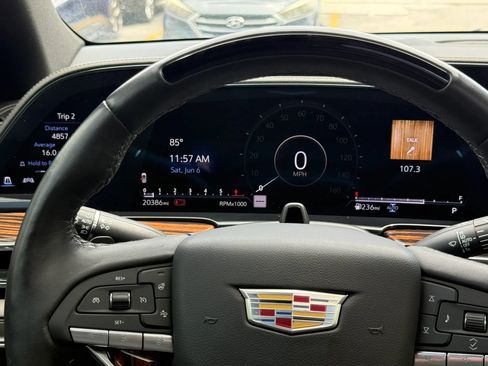 Used 2024 Cadillac Escalade Premium Luxury AWD/4WD image 8