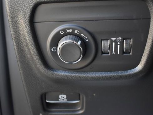 Used 2023 Jeep Grand Cherokee L Laredo image 24