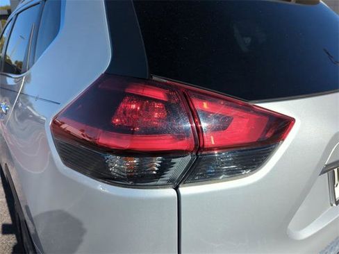 Certified 2018 Nissan Rogue SL w/ Premium Package image 13