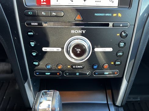 Used 2017 Ford Explorer Platinum image 27